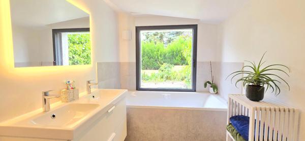 CHARTRES CENTRE : La campagne à la ville avec cette lumineuse Maison des années 30 rénovée - proche quartier Chanzy