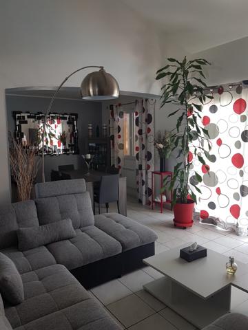 En placement idéal pour cette maison à Lège bourg