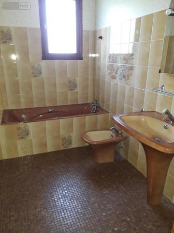 Maison à louer à Bazougers en Mayenne (53170), ref : 53006-L285