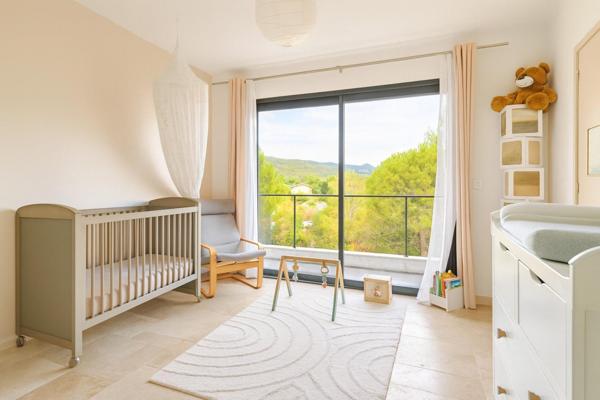 Villa contemporaine 4 pièces au calme absolu.