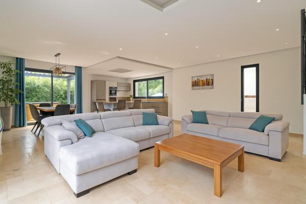 Villa contemporaine 4 pièces au calme absolu.
