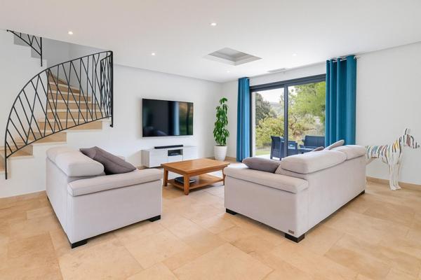 Villa contemporaine 4 pièces au calme absolu.