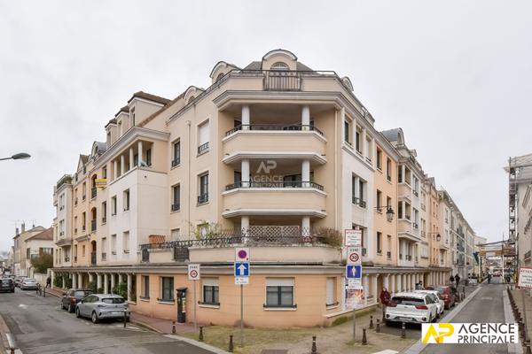 Maisons-laffitte - 5 pièce(s) - 110 m² - hyper centre - face cinéma - ascenseur Loyer 2 500 €/mois charges comprises **  - Référence  12659