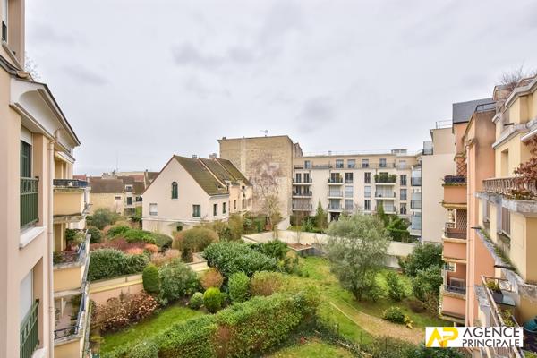 Maisons-laffitte - 5 pièce(s) - 110 m² - hyper centre - face cinéma - ascenseur Loyer 2 500 €/mois charges comprises **  - Référence  12659