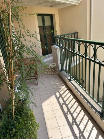 Maisons-laffitte - 5 pièce(s) - 110 m² - hyper centre - face cinéma - ascenseur Loyer 2 500 €/mois charges comprises **  - Référence  12659