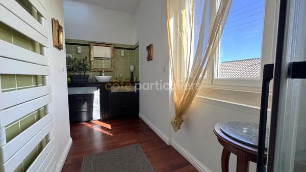Vente
                Villa270 m² - 6 Pièces -
                    MERIGNAC (33700)