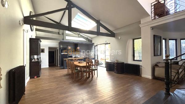 Vente
                Villa270 m² - 6 Pièces -
                    MERIGNAC (33700)