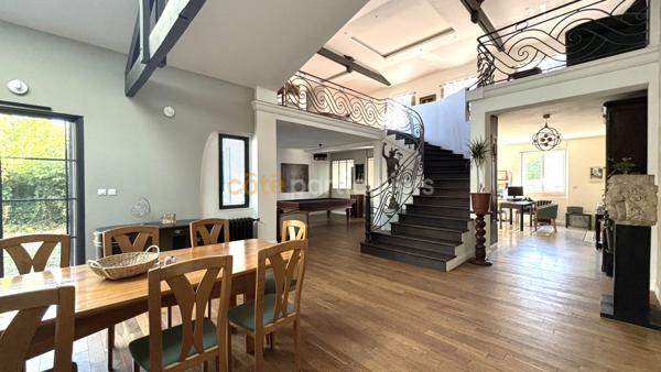 Vente
                Villa270 m² - 6 Pièces -
                    MERIGNAC (33700)