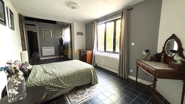 Vente
                Villa270 m² - 6 Pièces -
                    MERIGNAC (33700)