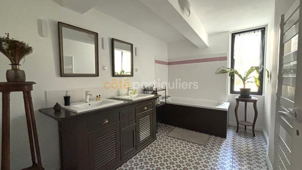 Vente
                Villa270 m² - 6 Pièces -
                    MERIGNAC (33700)