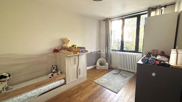 Vente
                Villa270 m² - 6 Pièces -
                    MERIGNAC (33700)