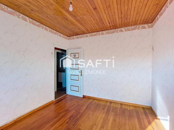 Maison avec joli jardin, garage et dépendance, située au calme à Hombourg-Haut.