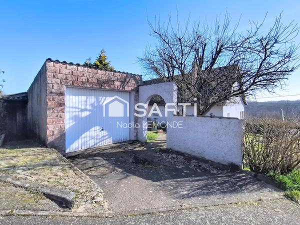 Maison avec joli jardin, garage et dépendance, située au calme à Hombourg-Haut.