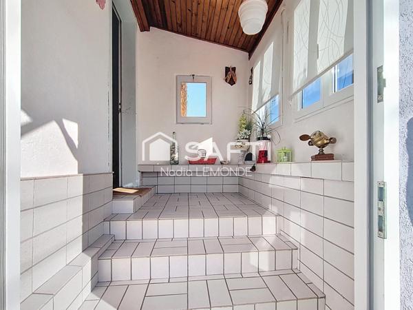 Maison avec joli jardin, garage et dépendance, située au calme à Hombourg-Haut.