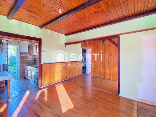 Maison avec joli jardin, garage et dépendance, située au calme à Hombourg-Haut.