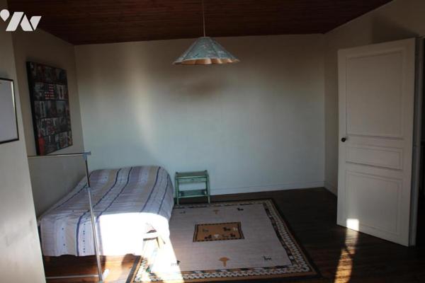 CHABAN DE CHAURAY, BELLE MAISON EN PIERRES APPARENTES AVEC GRANDES DEPENDANCES ET JARDIN.