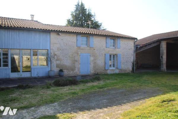 CHABAN DE CHAURAY, BELLE MAISON EN PIERRES APPARENTES AVEC GRANDES DEPENDANCES ET JARDIN.