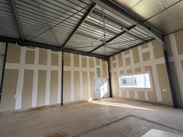Local de 50 m2 pour stockage