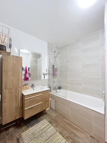 3 pièces de 65 m2 refait à neuf avec 2 terrasses de 15 et 20 m2