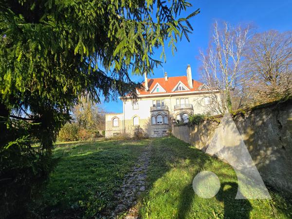 Maison 11 pièces 245 m2