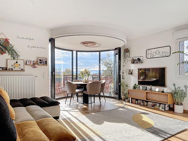 Poisy _ Spacieux et moderne appartement en duplex 5 pièces, de 90,81 m² (121,17 m² au sol), avec garage et terrasse