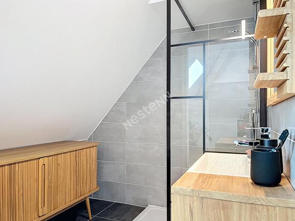 Poisy _ Spacieux et moderne appartement en duplex 5 pièces, de 90,81 m² (121,17 m² au sol), avec garage et terrasse