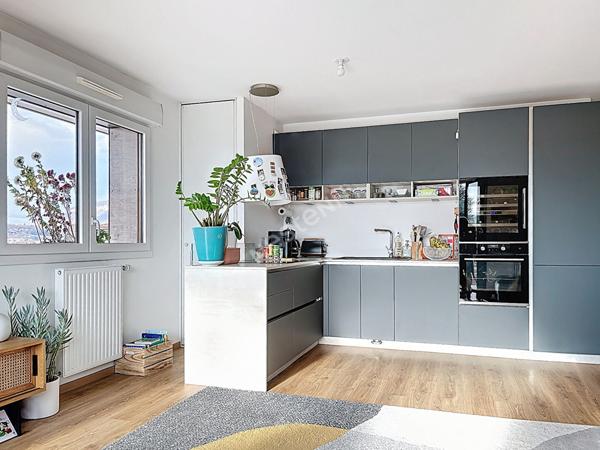 Poisy _ Spacieux et moderne appartement en duplex 5 pièces, de 90,81 m² (121,17 m² au sol), avec garage et terrasse