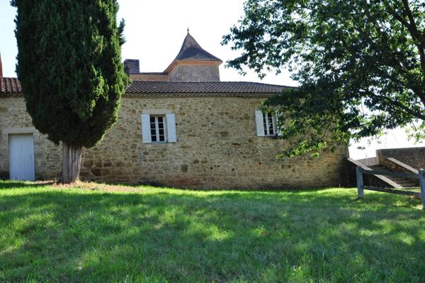 Manoir du XVIIIe siècle, niché au cœur du Lot-et-Garonne.
