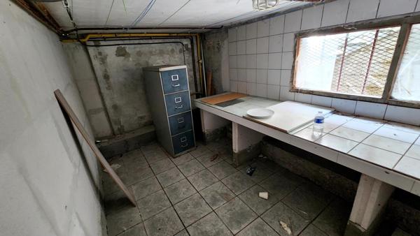 commerce idéalement situé au cœur de Bon Encontre