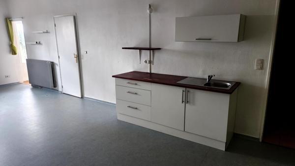 commerce idéalement situé au cœur de Bon Encontre