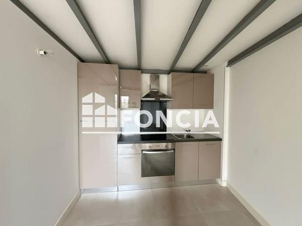 Location Appartement 3 pièces 43.22 m² - 2 PLACE DES TEMPLIERS Lezignan La Cebe 34120