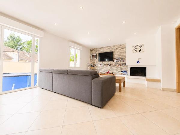 Vente                                                      Maison
                        
                     6 pièces                      130 m2                     à Fontenay-Trésigny
