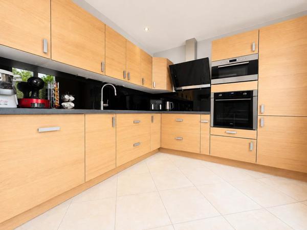 Vente                                                      Maison
                        
                     6 pièces                      130 m2                     à Fontenay-Trésigny
