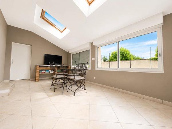 Vente                                                      Maison
                        
                     6 pièces                      130 m2                     à Fontenay-Trésigny