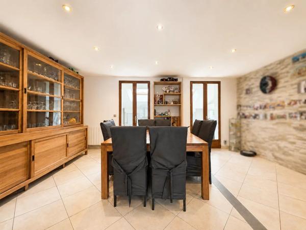 Vente                                                      Maison
                        
                     6 pièces                      130 m2                     à Fontenay-Trésigny