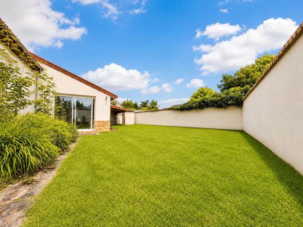 Vente                                                      Maison
                        
                     6 pièces                      130 m2                     à Fontenay-Trésigny