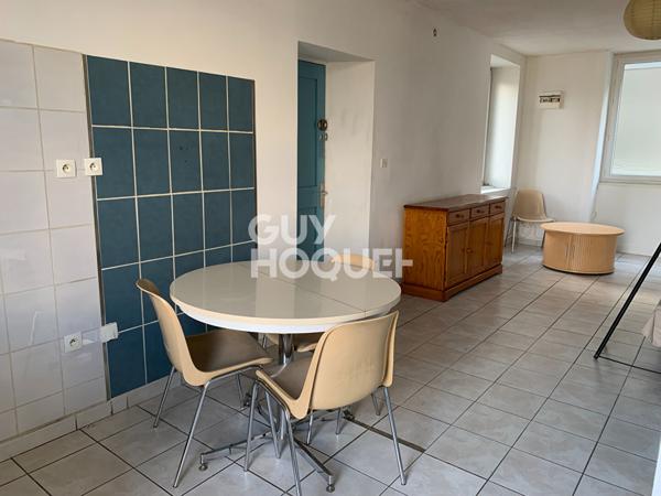 Studio meublé avec terrasse . Idéalement situé !