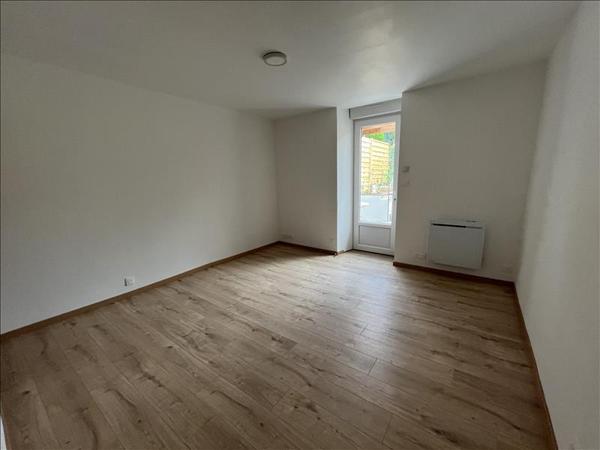 Maison à louer 606 € CC ST YRIEIX LA PERCHE 3 p 56 m² DPE D