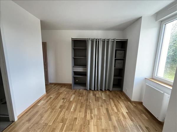 Maison à louer 606 € CC ST YRIEIX LA PERCHE 3 p 56 m² DPE D