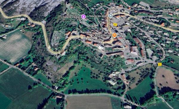 SEYNE - TERRAIN A BATIR - 5727 M2 - 3 LOTS POSSIBLE - 159 000 