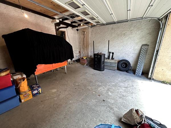 A VENDRE MAISON DE MAITRE DIVISE EN TROIS APPARTEMENTS + GARAGE + JARDIN