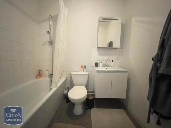 Appartement à louer 2 pièces 40.95m² Poitiers (86000)