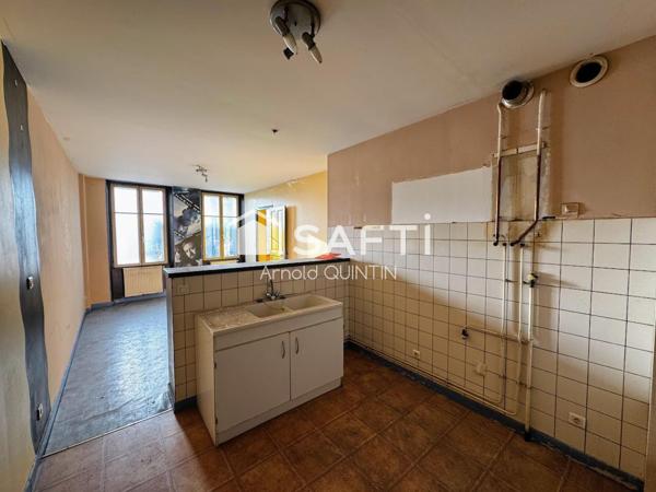 Immeuble 2 appartements + local commercial