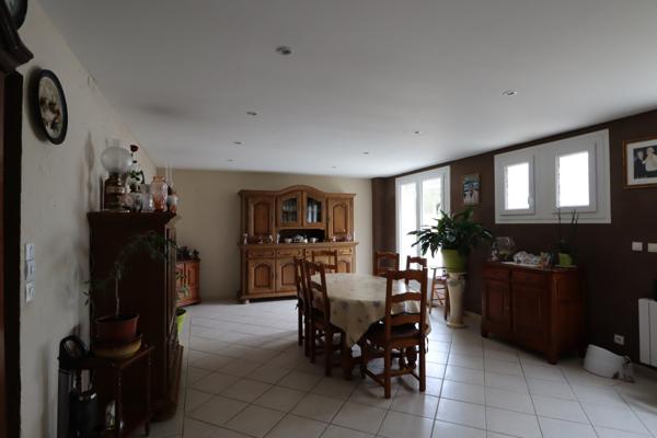 Maison familiale avec piscine de 176m².