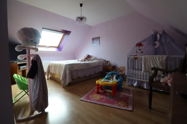 Maison familiale avec piscine de 176m².