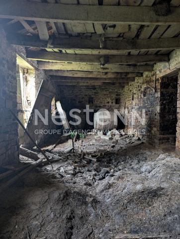 Maison à rénover de 93 m² avec 1 hangar et 1 garage et 6 hectares de terrain