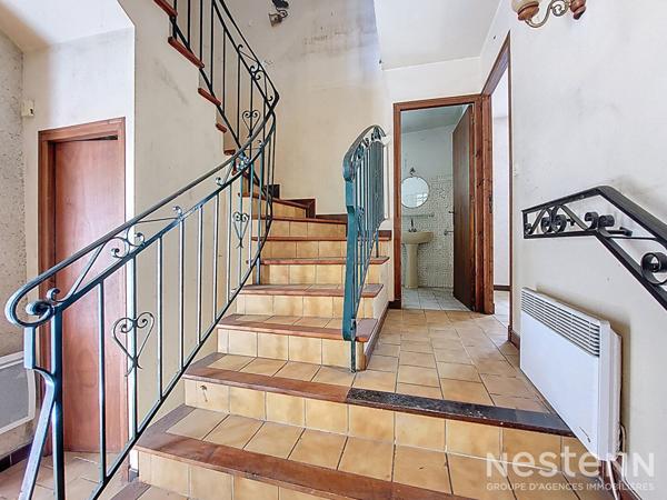 À vendre : Maison à rénover de 148 m² avec garage de 62 m² et grenier de 73 m², située au centre de Condom