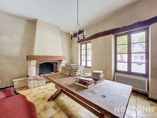À vendre : Maison à rénover de 148 m² avec garage de 62 m² et grenier de 73 m², située au centre de Condom