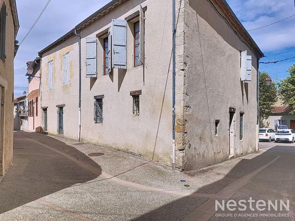 À vendre : Maison à rénover de 148 m² avec garage de 62 m² et grenier de 73 m², située au centre de Condom