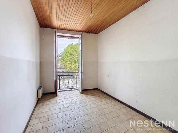 À vendre : Maison à rénover de 148 m² avec garage de 62 m² et grenier de 73 m², située au centre de Condom